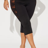 Mallas Beneath The Thorns Lace Capri - Negro