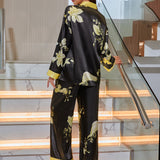 Conjunto de pijama pantalones con blusa con estampado floral ribete en contraste de saten