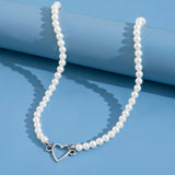 Collar con diseno de perla artificial con accesorio de corazon