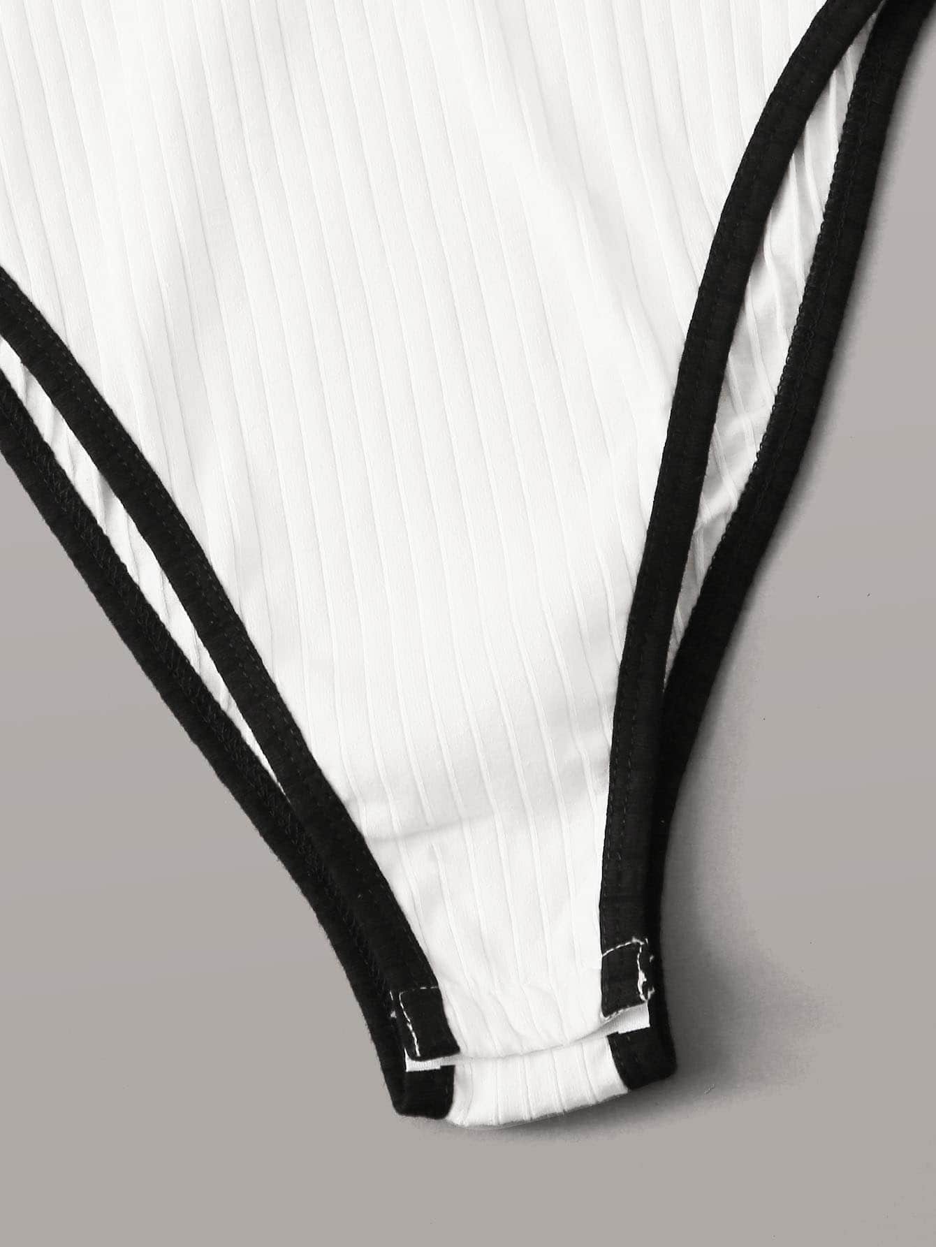 Blanco / L Body ringer tejido de canalé con bordado de letra