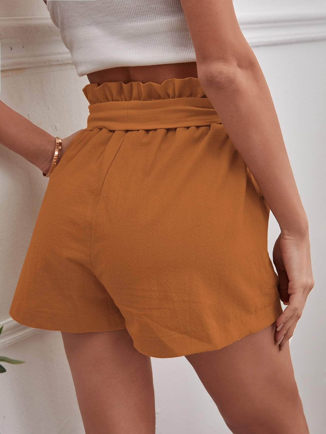 Naranja Quemada / M Shorts con cinturón de cintura con volante unicolor