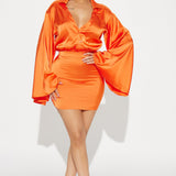 Vestido corto de satén Bethany - Naranja