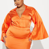 Vestido corto de satén Bethany - Naranja