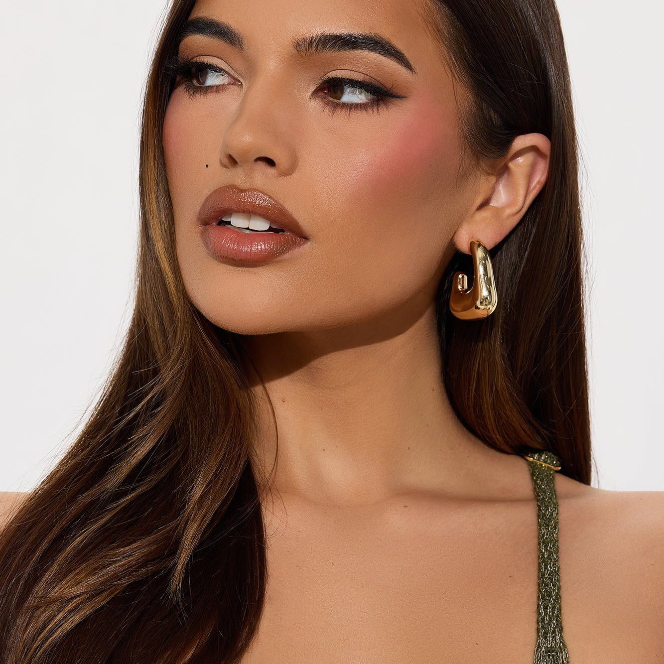 https://cdn.shopify.com/s/files/1/0293/9277/files/02-13-25_S1_16_KCE250945_Gold_TK_MC_10-05-47_33560_PXF.jpg?v=1739572376