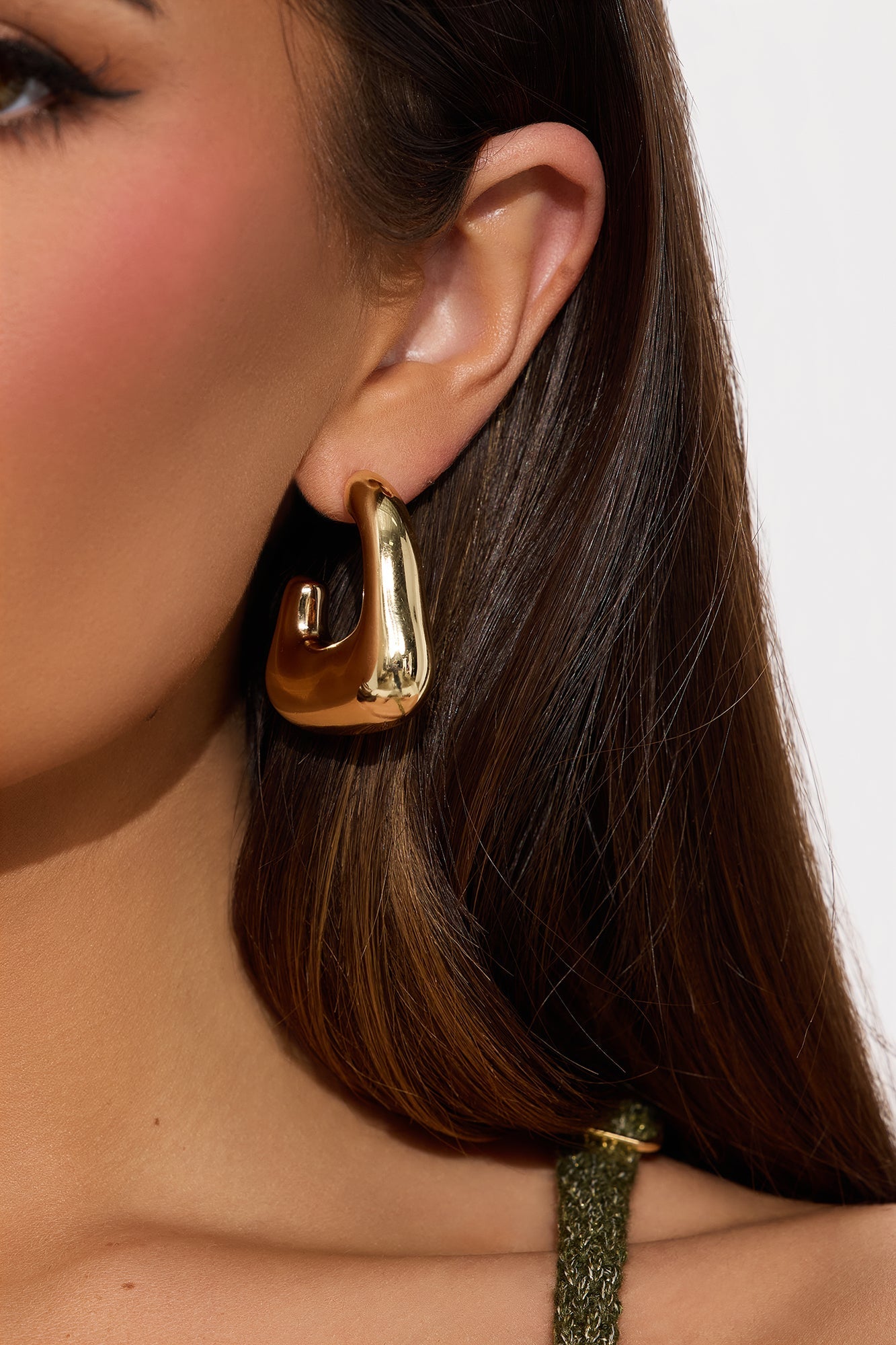 https://cdn.shopify.com/s/files/1/0293/9277/files/02-13-25_S1_16_KCE250945_Gold_TK_MC_10-05-55_33563_PXF.jpg?v=1739572376