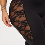 Mallas Beneath The Thorns Lace Capri - Negro