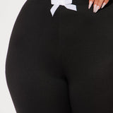 Mallas Valentina Solid Lace Trim Capri - Negro
