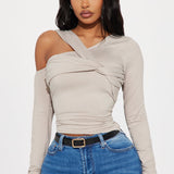 Camisa Top Emory Twist Off Shoulder - Crema