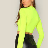 Top corto delgado de cuello alto verde neon