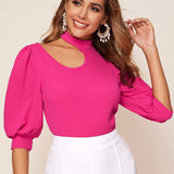 Top de manga farol con diseno de corte rosado neon