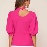 Top de manga farol con diseno de corte rosado neon