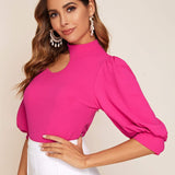 Top de manga farol con diseno de corte rosado neon