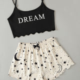 Conjunto de pijama top de tirantes corto ribete en abanico con estampado de letra y galaxia con shorts