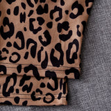 Conjunto de pijama con estampado de leopardo y labio