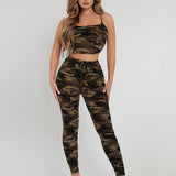 SXY Conjunto top de tirantes con estampado de camuflaje con leggings