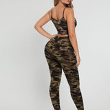 SXY Conjunto top de tirantes con estampado de camuflaje con leggings