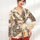 ely Blusa con estampado de leopardo y cadena con cinturon de saten