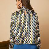 Top de cuello con cordon con estampado