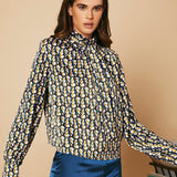 Top de cuello con cordon con estampado