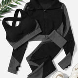 Yoga Futuristic Conjunto de entrenamiento de rayas a rayas texturizadas, 3 piezas, sujetador entrecruzado, chaqueta con orificio para el pulgar y mallas con cintura ancha