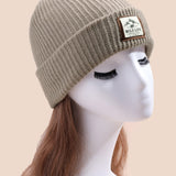 Gorro informal con parches de letras, escolar