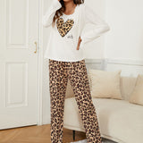 Conjunto de pijama top con estampado de letra y corazon con pantalones de leopardo con venda