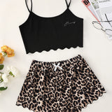 Conjunto de pijama top de tirantes bajo en abanico con estampado de letra con shorts de leopardo