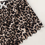 Conjunto de pijama top de tirantes bajo en abanico con estampado de letra con shorts de leopardo