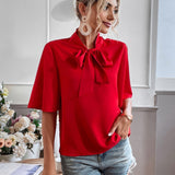 Blusa de cuello con cordon de manga con volante