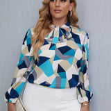 Clasi Blusa con estampado geometrico de cuello con cordon