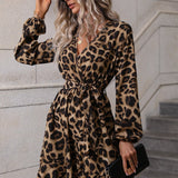 Vestido con cinturón con estampado de leopardo de manga farol bajo con fruncido