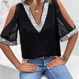 Blusa con lentejuela en contraste de hombros descubiertos de malla