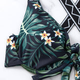Conjunto de bikini de verano con estampado tropical y aros