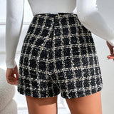 Frenchy Shorts tweed con patron de cuadros con boton falso