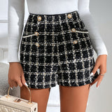 Frenchy Shorts tweed con patron de cuadros con boton falso