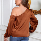 Prive Blusa de cuello asimetrico de manga farol de saten