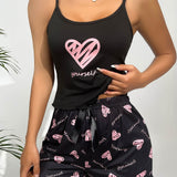 Conjunto de pijama shorts con top de tirantes con estampado de corazon y letra ribete en forma de lechuga