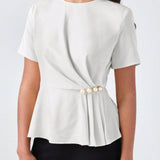 BIZwear Top peplum unicolor con perla con diseno de boton ropa de trabajo