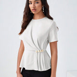 BIZwear Top peplum unicolor con perla con diseno de boton ropa de trabajo