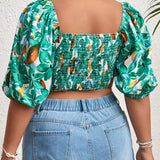 Camisa crop con estampado tropical escote corazon de manga farol