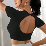 Daily&Casual Camiseta deportiva corta negra con corte en la espalda - Top corto para el Gimnasio