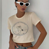 DAZY Camiseta crop con estampado de slogan y dibujos animados