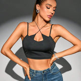 Glamour Top de tirantes crop con tira cruzada