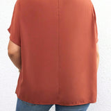 a grande Blusa unicolor de cuello asimetrico