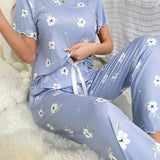 Conjunto de pijama con estampado floral ribete en forma de lechuga