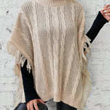 LUNE Poncho cuello alto ribete con fleco tejido de cable