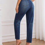 Jeans ajustados de talle alto con diseno de boton