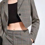 Anewsta Blazer crop de cuadros con boton con pantalones