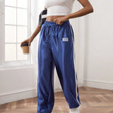 EZwear Pantalones con diseno de parche de letra con costura lateral en contraste de cintura con cordon