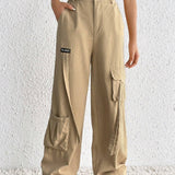 EZwear Pantalones cargo con diseno de parche de letra con bolsillo lateral con solapa